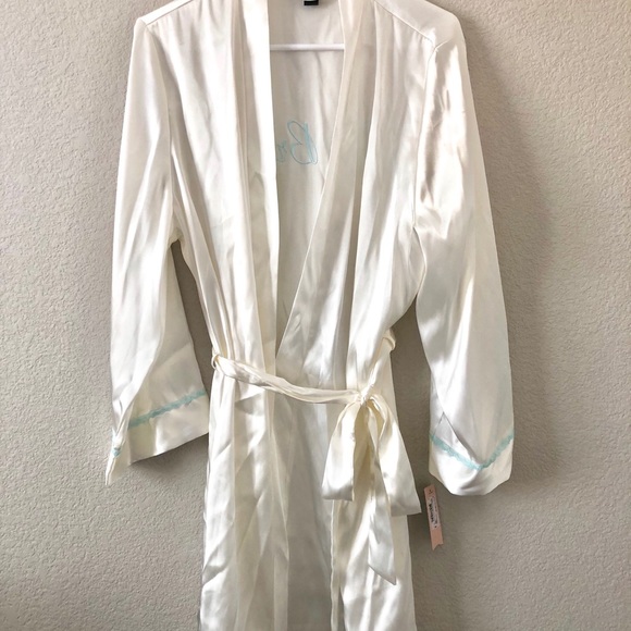 The Bride Robe - Picture 2 of 3